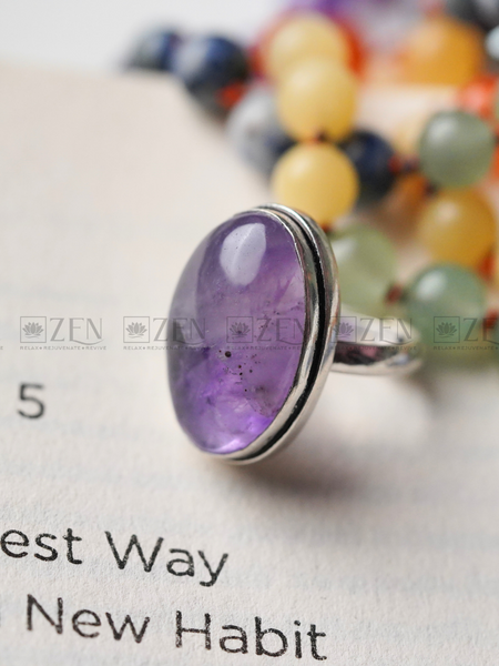 closeup of amethyst ring | The Zen Crystals