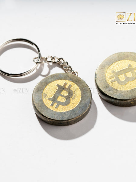 Close-up of Pyrite Bitcoin – Keychain showcasing natural pyrite chunks and bitcoin emblem