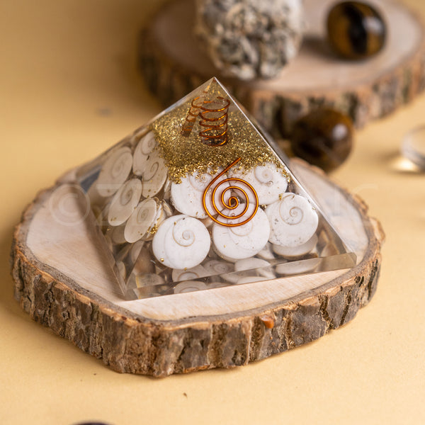 Zen Gomti Chakra Orgonite Pyramid | Prosperity, Financial Stability & Abundance The Zen Crystals